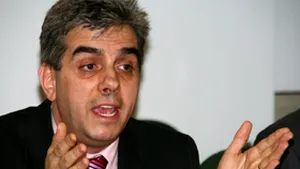 Nicolăescu afirmă că nu demisionează dacă una din moţiunile simple va fi adoptată