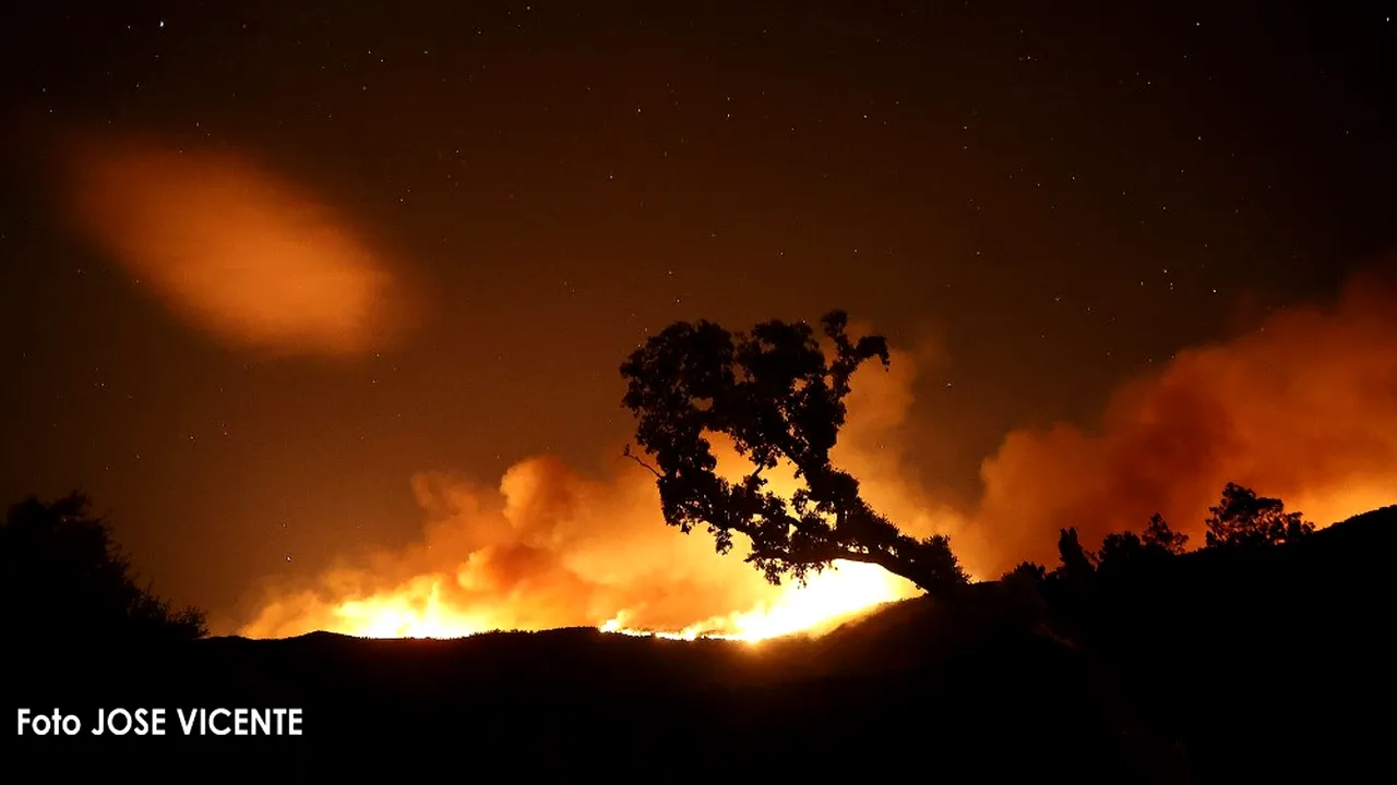VIDEO Incendiu uriaş în vestul Spaniei. 250 de pompieri intervin. Sute de persoane au fost evacuate