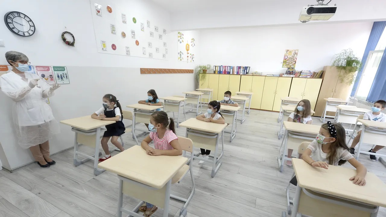 Ar trebui să fie profesorii o prioritate la vaccinare pentru ca şcolile să se redeschidă?