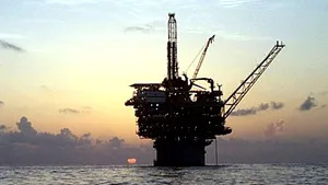 Bush ridică interdicţia privind exploatările petroliere marine în SUA