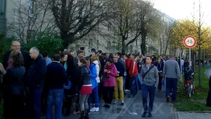 Mai multe persoane au protestat, la Paris, faţă de îngrădirea dreptului la vot: 