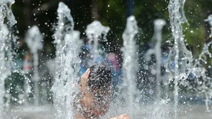 VREMEA continuă să fie caniculară. Ce temperaturi se vor înregistra joi şi vineri