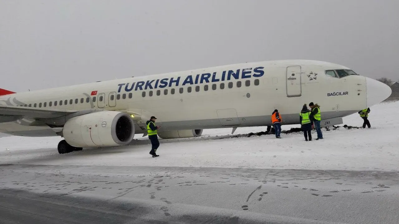 Un avion a derapat pe pista unui aeroport din Ucraina. Alte curse au fost anulate 