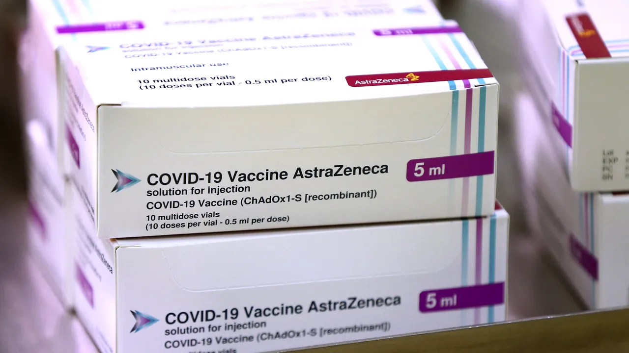 O nouă tranşă de vaccin AstraZeneca ajunge joi în România. Peste 100.000 de doze, distribuite în centre din şapte oraşe