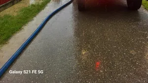 O școală din județul Buzău a fost inundată. Activitatea didactică a fost suspendată, 60 de elevi au fost evacuați