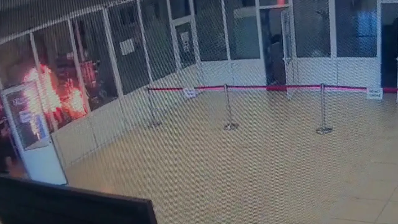 Bărbatul care a provocat un incendiu la Parlament a fost prins
