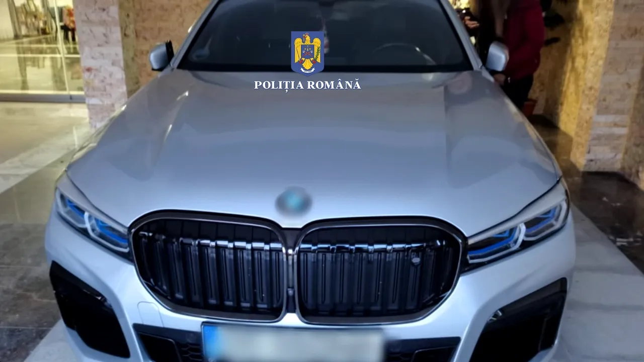 Bacău: Autoturism de lux cumpărat cu documente şi bancnote falsificate