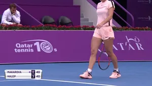 Diferenţă ca de la cer la pământ între Halep şi Wozniacki! Gestul superb prin care Simona şi-a arătat respectul faţă de ultima adversară de la Doha