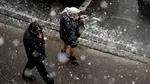 Cod galben de ninsoare viscolită. Meteo în următoarele zile: Vremea se răceşte şi vin ninsorile