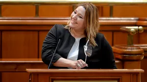 Senatoarea Diana Şoşoacă, pedepsită dublu: a fost amendată şi pentru scandalul pe care l-a făcut cu poliţiştii