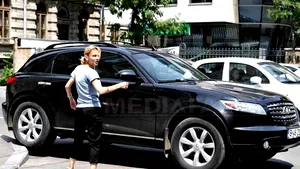 Diana Voiculescu, directorul OTV, jefuită în faţa casei sale