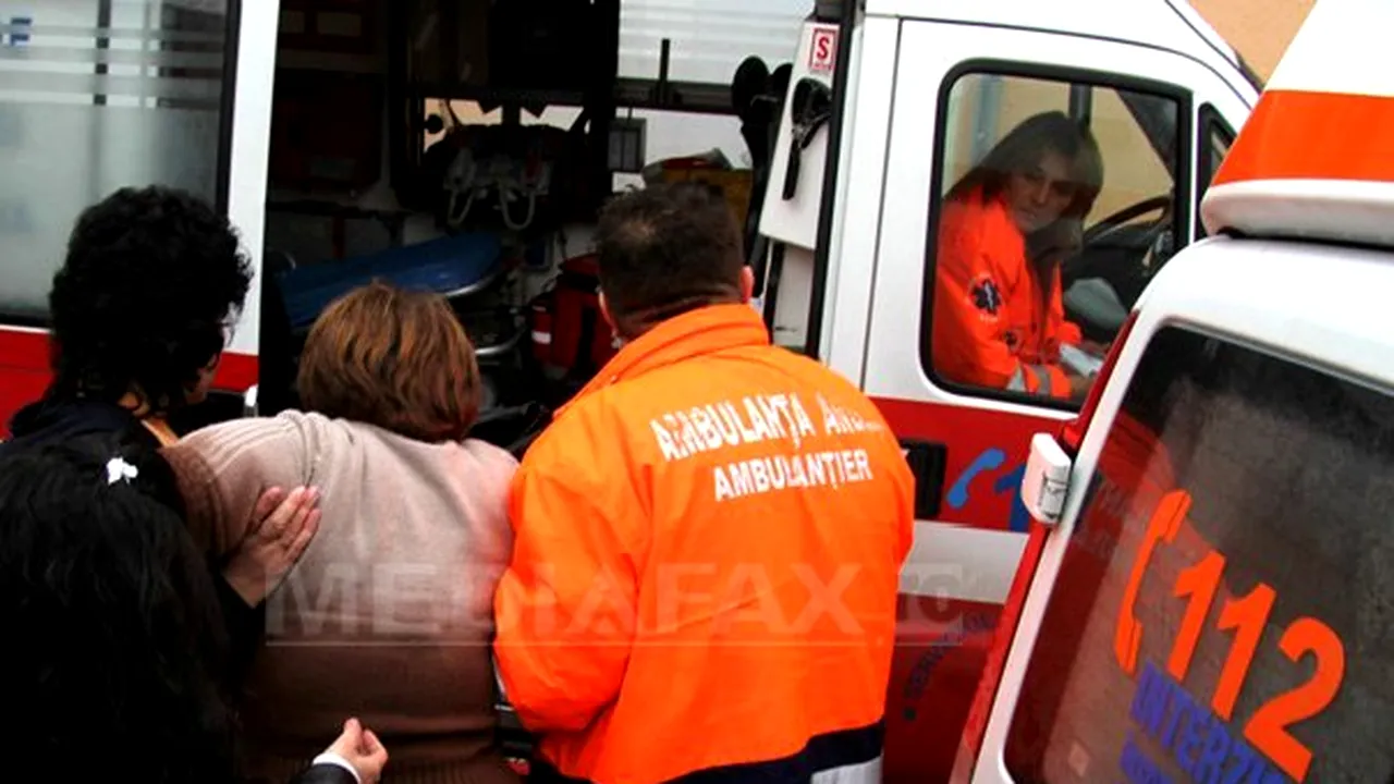 Argeş: Alte şase angajate ale croitoriei din Bascov, duse la spital după ce li s-a făcut rău