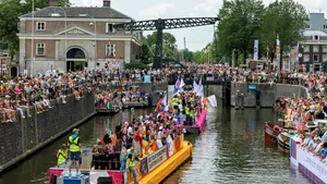 Zeci de cupluri au spus „da” pentru o zi la Amsterdam Pride, la 25 de ani de la primele căsătorii gay
