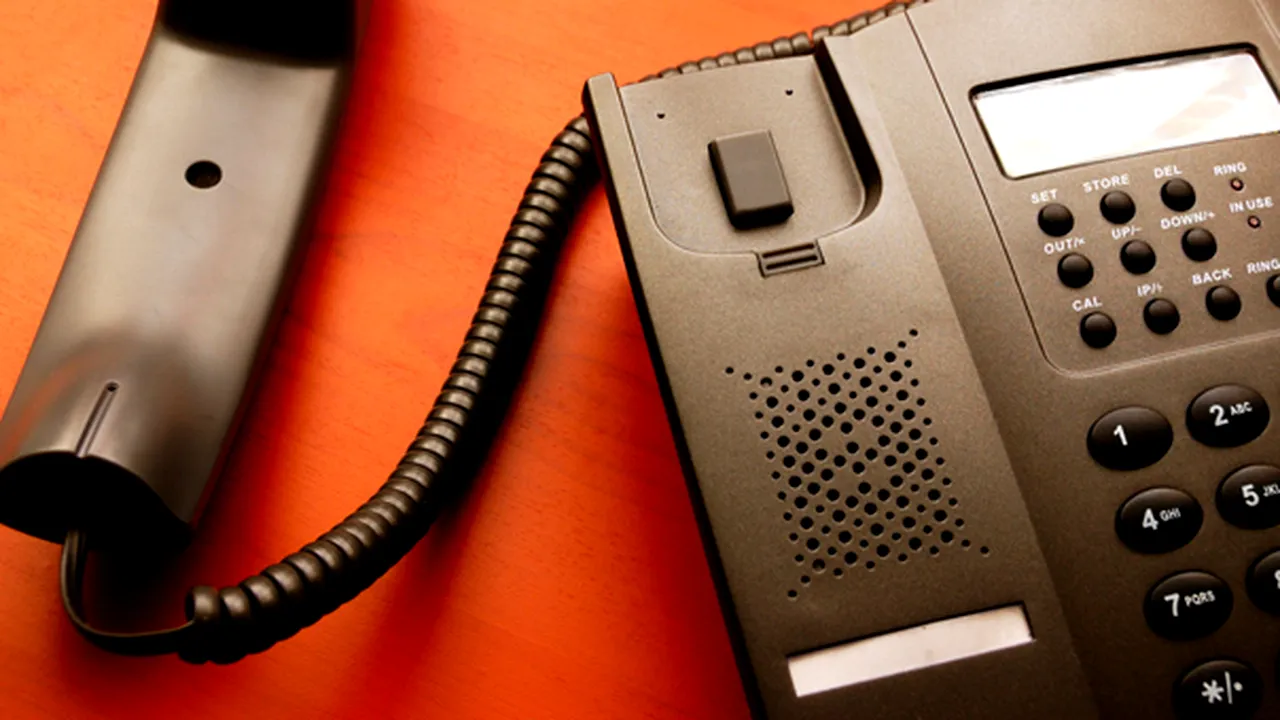 1-telefon-fix-publimedia-shutterstock 