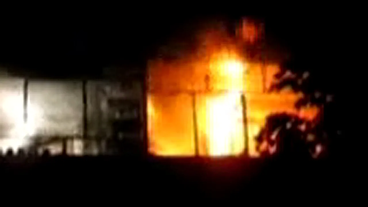 Un mort şi 50 de oameni evacuaţi în urma unui incendiu, în Capitală (Video ProTv)
