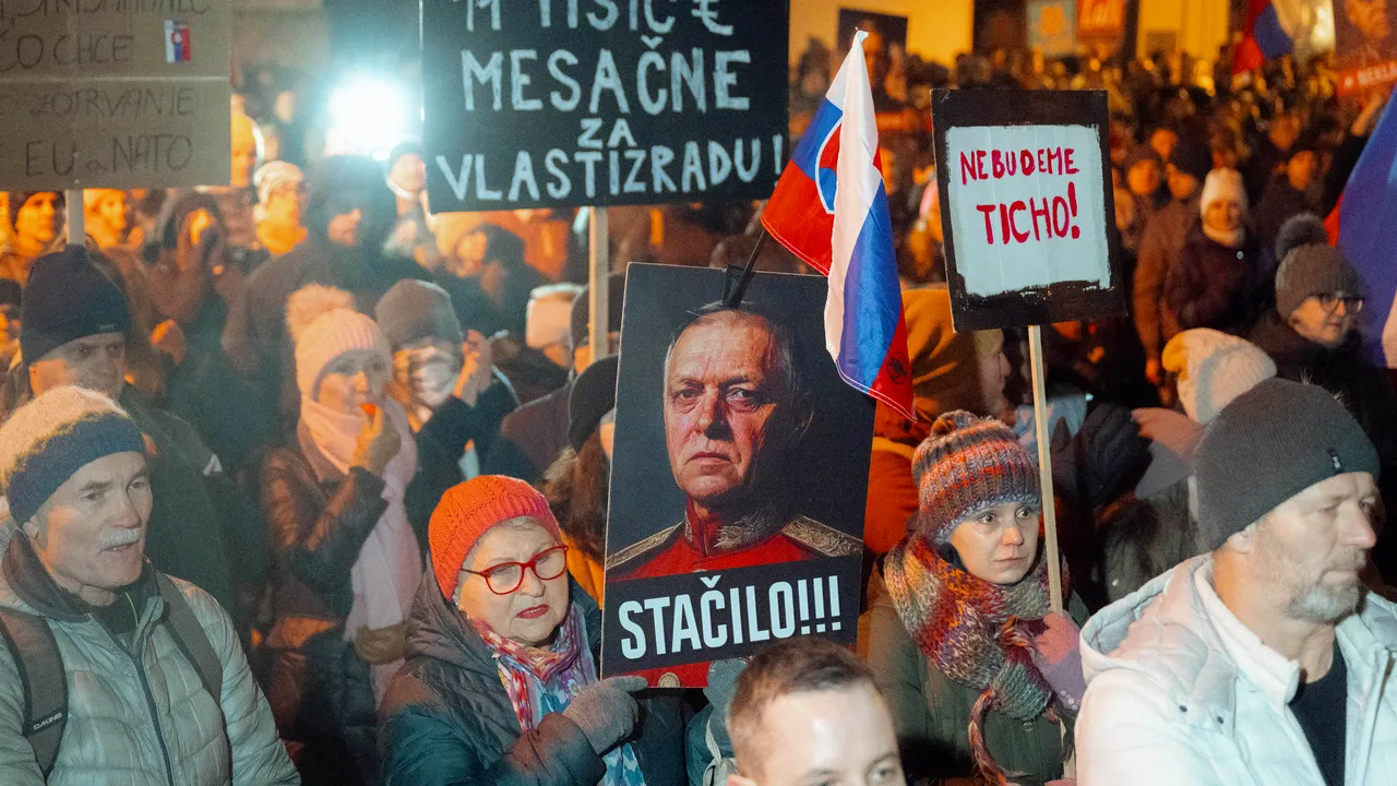 Proteste masive în Slovacia. Organizatorii au cerut demisia premierului Robert Fico