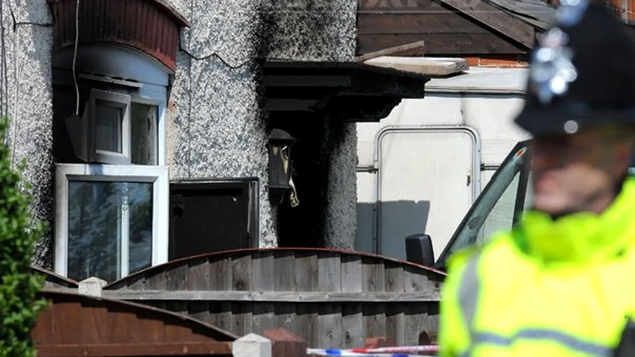 Cinci copii au murit într-un incendiu în Marea Britanie. O femeie este bănuită de crimă