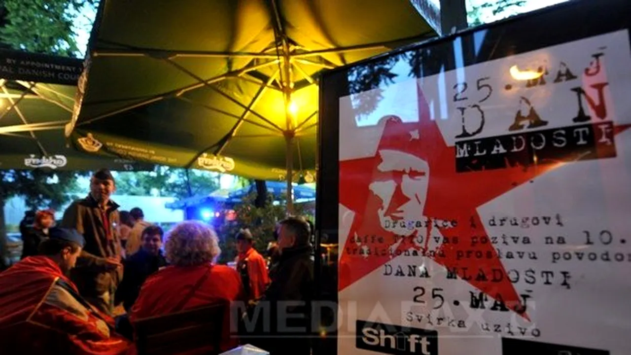Nostalgicii l-au comemorat pe Tito, în timp ce ultimul rege iugoslav a fost înmormântat la Belgrad
