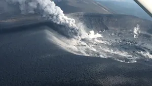 ALERTĂ în Japonia | Erupţia vulcanului Shinmoedake a împrăştiat cenuşă în patru oraşe. FOTO, VIDEO