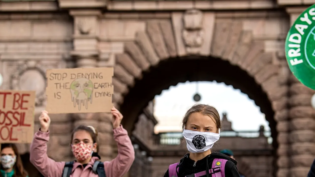 Greta Thunberg protestează din nou în faţa Parlamentului Suedez VIDEO 