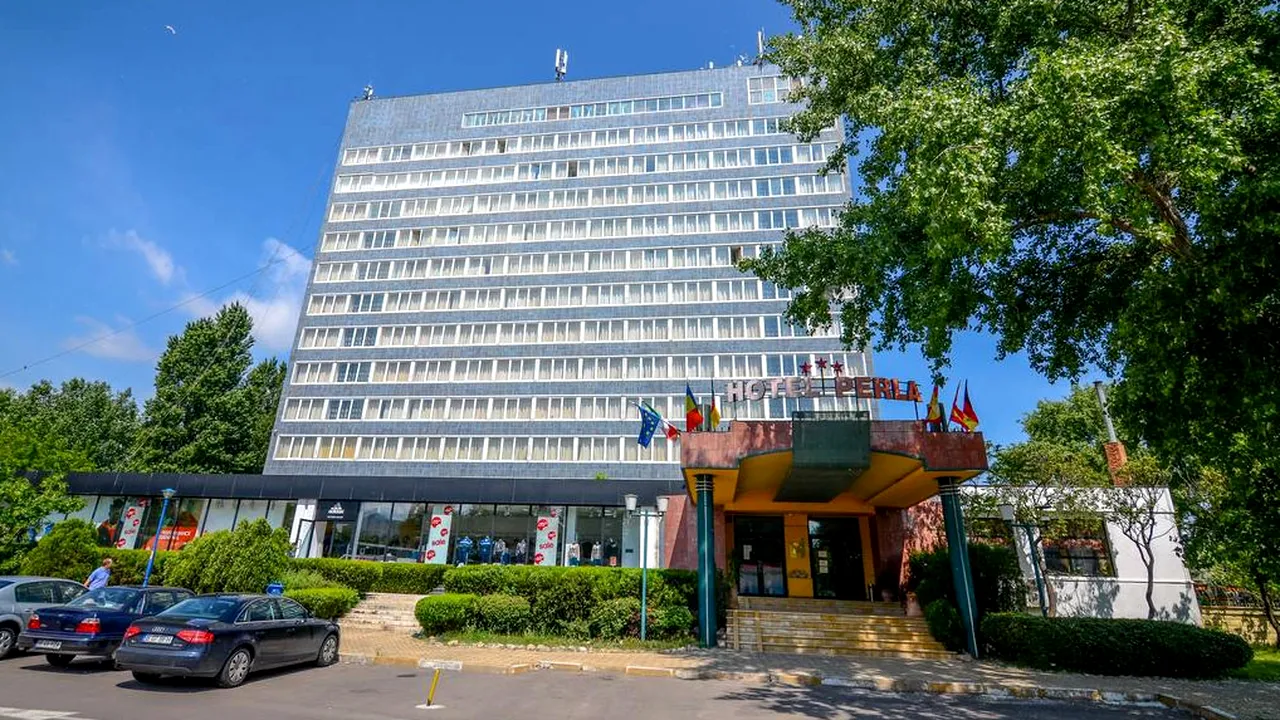 Fusese condamnat la demolare, dar acum, Hotelul Perla din Mamaia începe o viață nouă / Proprietarul a decis restaurarea clădirii - monument