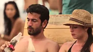 INEDIT: Coca-Cola a lansat sticla făcută complet din GHEAŢĂ - VIDEO