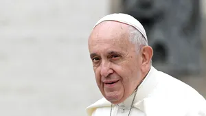 Papa Francisc, operat în secret de cataractă. Cum se simte Suveranul Pontif