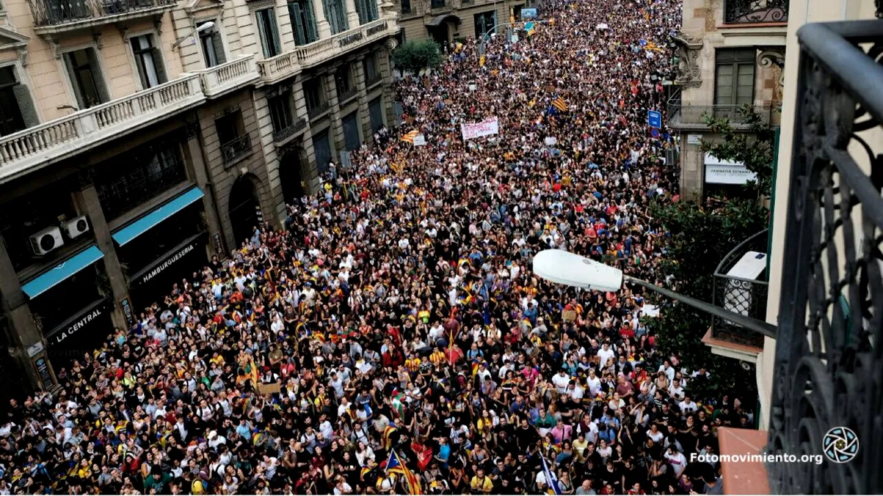 FOTO, VIDEO | Grevă generală în Catalonia, după violenţele poliţiei din ziua referendumului. Drumurile, blocate, iar obiectivele turistice, închise