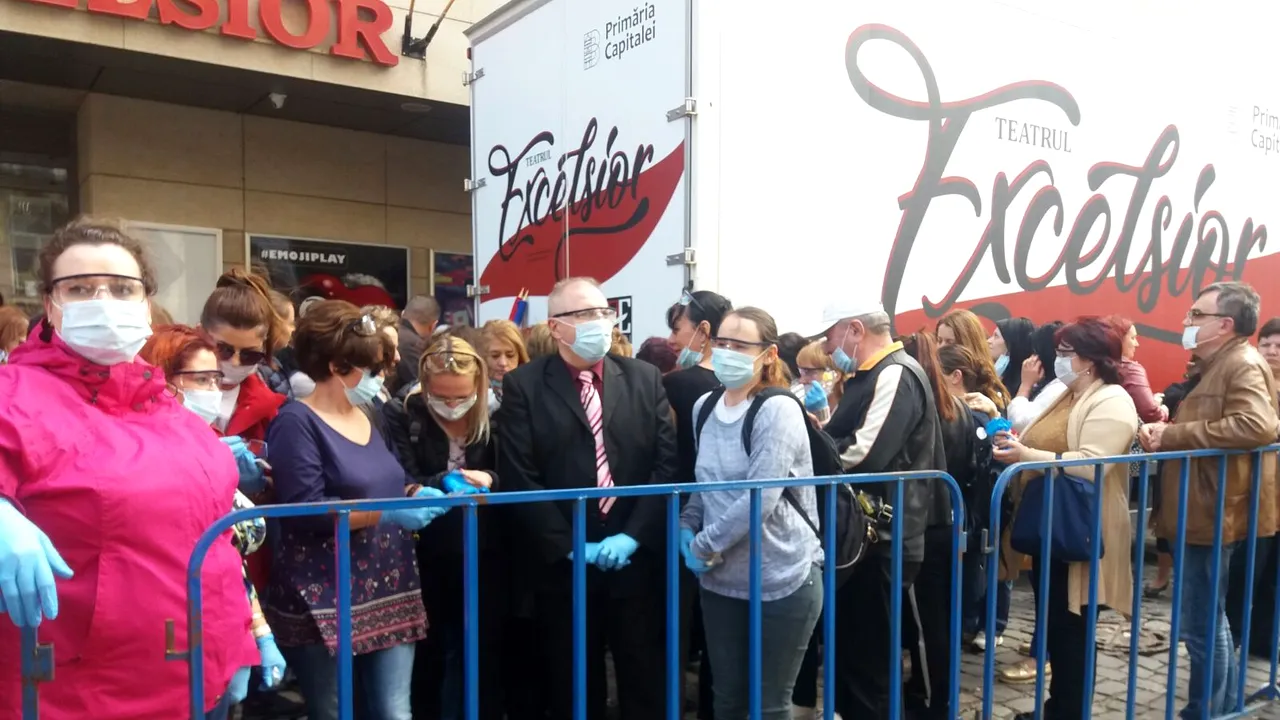 PROTEST cu măşti în faţa Ministerului Sănătăţii. Biologii şi chimiştii, nemulţumiţi de salarii | FOTO