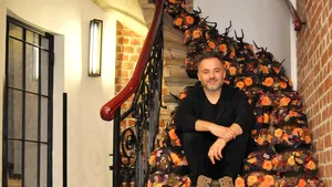 GALERIE FOTO. Master florist internaţional, Nicu Bocancea dezvăluie trendurile de Halloween în materie de dovleci “înfloriţi” 