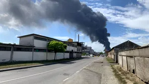 VIDEO Explozie urmată de incediu la o fabrică de substanţe chimice