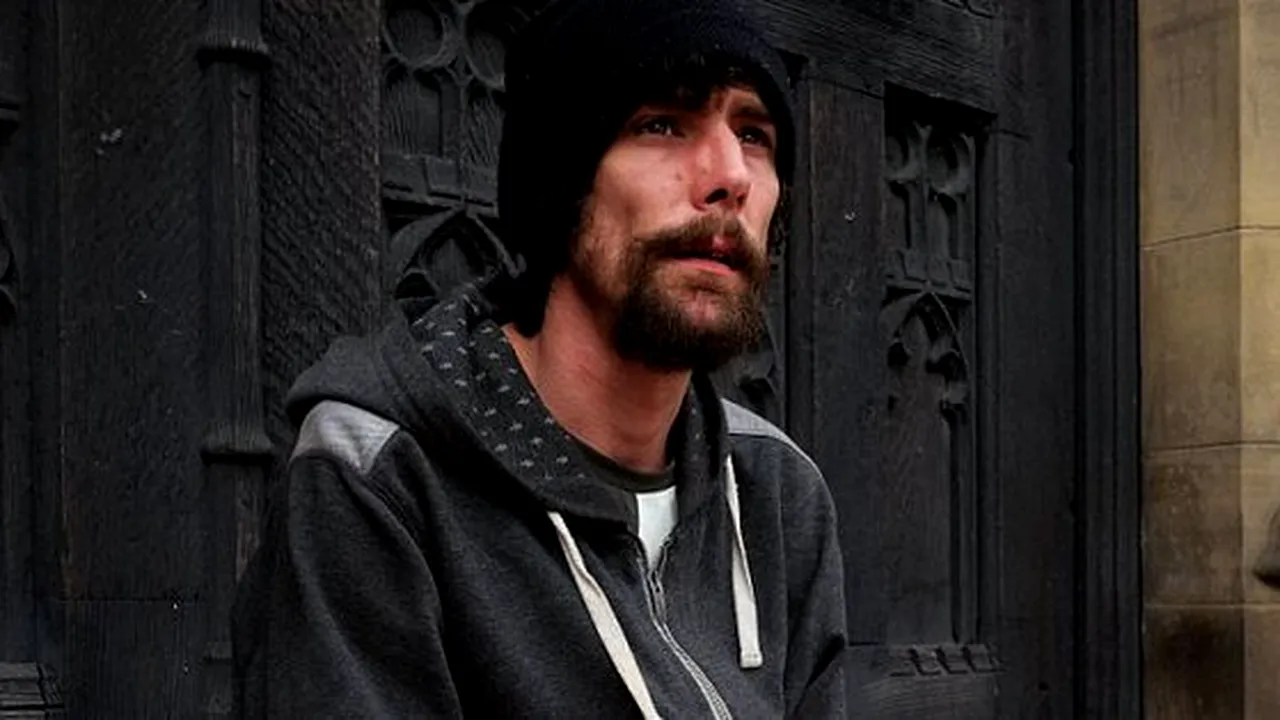 Omul străzii devenit erou în urma atacului din Manchester este acuzat de furt de către victimele atentatului