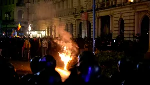 Încă două persoane au fost reţinute de procurori după violențele de la sediul BEC