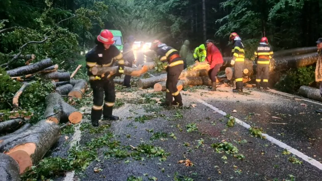 Bucharest and 60 other localities in 14 counties affected by storms: one dead, two injured
