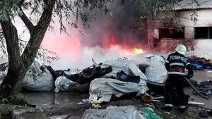 FOTO INCENDIU la o hală din Mihăileşti. În interior sunt materiale plastice