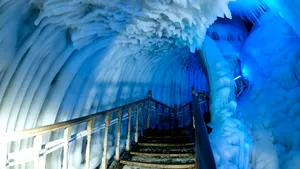 Cea mai bizară peşteră din lume. Gheaţa nu se topeşte nici la 17 grade celsius - GALERIE FOTO