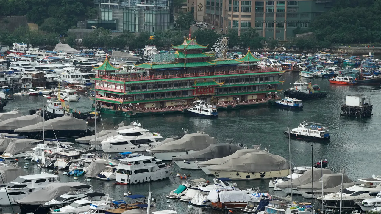 Jumbo, emblematicul restaurant plutitor din Hong Kong, s-a scufundat