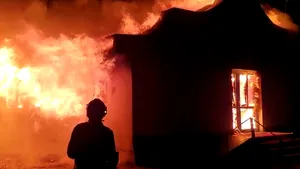 O biserică din Alba a luat foc din cauza unei sobe nesupravegheate. VIDEO
