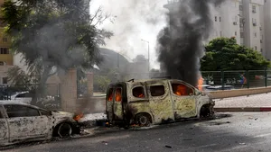 Războiul Israel-Hamas, ziua 1: Hamas lansează Operaţiunea Al-Aqsa şi bombardează Israelul cu mii de rachete / Israelul începe Operaţiunea ,,Săbiile de Fier