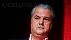 Năstase: Regret că nu am luat-o pe Udrea avocat; Udrea: Disperare, numele tău e Adrian Năstase