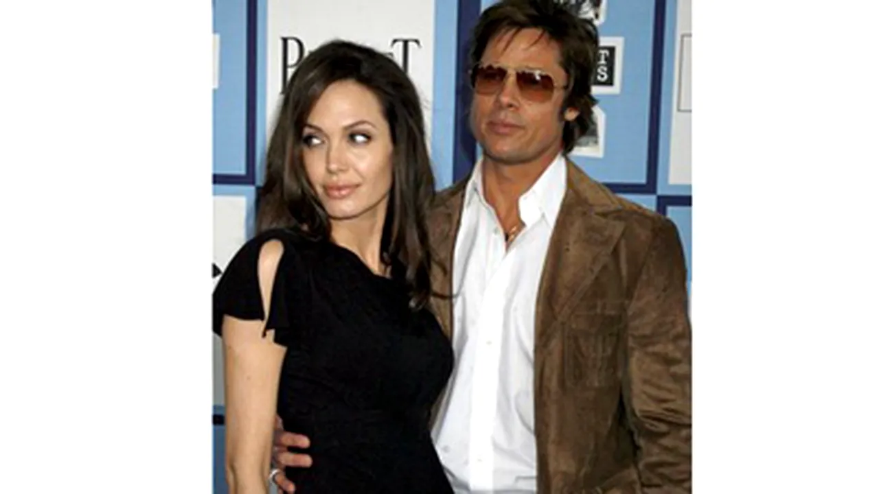 Angelina Jolie a născut gemeni