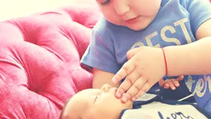 Elena Băsescu a postat pe Facebook o fotografie cu cei doi copii, ca mesaj de Dragobete - FOTO