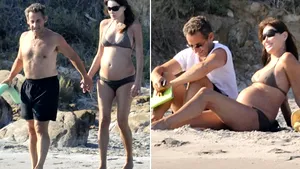 Carla Bruni, la plajă cu Nicolas Sarkozy - FOTO