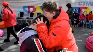 Un nou studiu arată că empatia şi compasiunea pot fi transmise prin interacţiune socială. Vestea proastă e că şi lipsa de empatie poate fi contagioasă