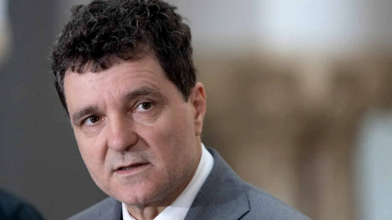 Nicușor Dan calls for the desecretization of the documents behind Ponta's decisions during the 2014 floods