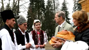 Familia regală a primit la Castelul din Săvârşin zeci de colindători