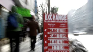 Cursul BNR a coborât la 4,1641 lei/euro