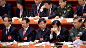 Presa de stat chineză glumeşte pe seama clişeelor utilizate în discursuri oficiale