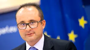 Cristian Buşoi: „Fac apel la medicii români de pretutindeni să se vaccineze voluntar”