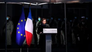 Franţa poziţionează un portavion în Mediterană, pentru o misiune în scopul 